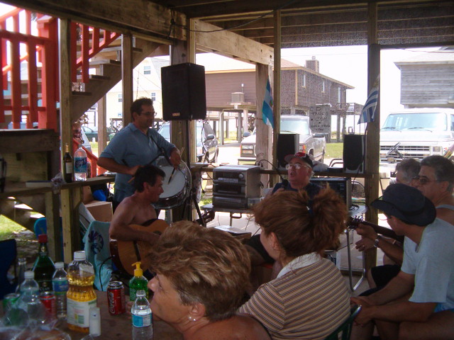 618x457 pixels (125K)