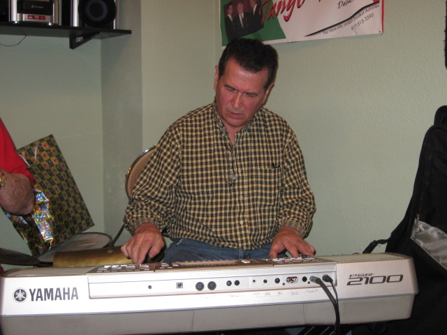 617x456 pixels (104K)