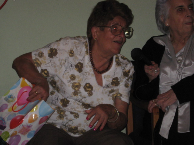 617x456 pixels (86K)