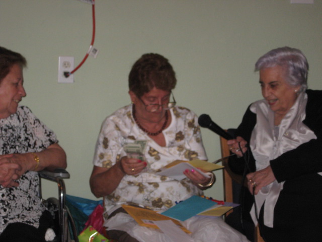 617x456 pixels (78K)