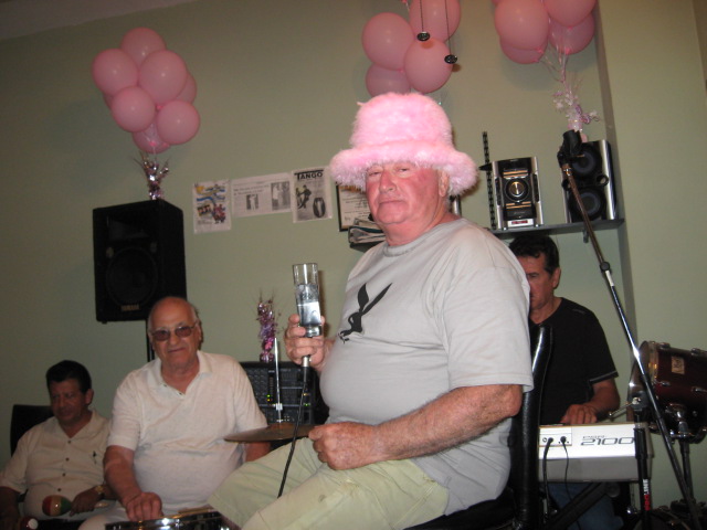 617x456 pixels (89K)