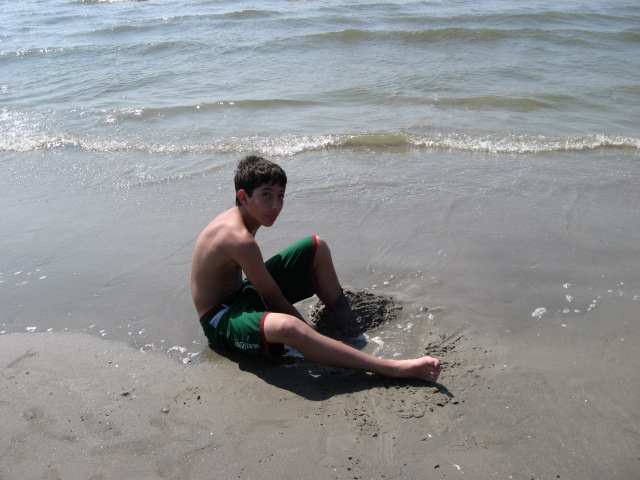 617x456 pixels (102K)