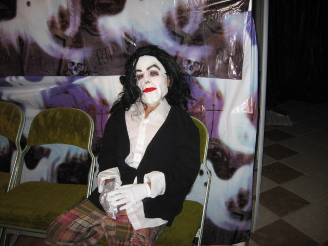 617x456 pixels (104K)