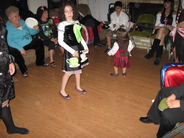 617x456 pixels (121K)