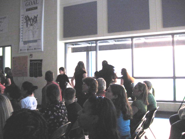 618x457 pixels (75K)