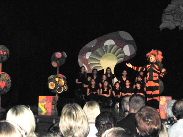 618x457 pixels (83K)