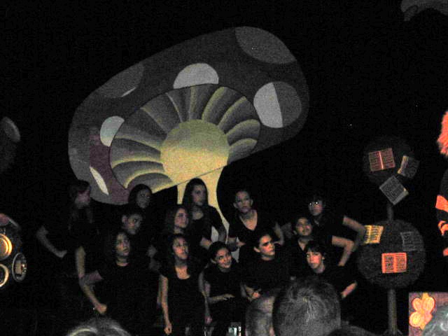 618x457 pixels (71K)