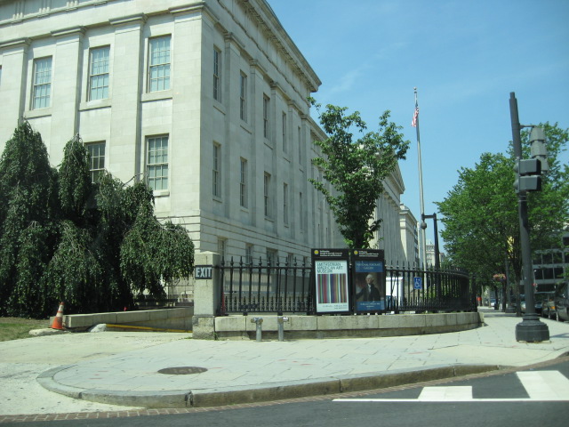 617x456 pixels (128K)