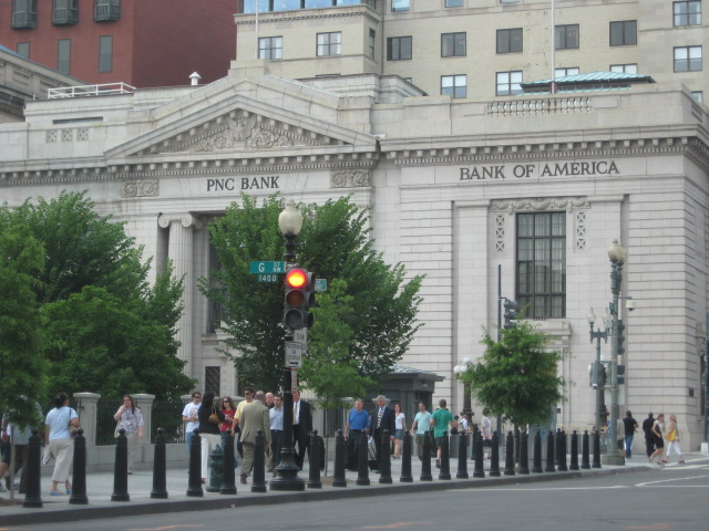 617x456 pixels (128K)