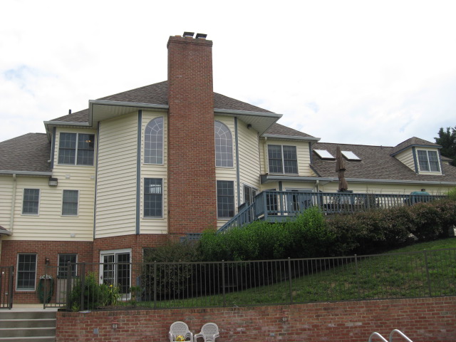 617x456 pixels (103K)