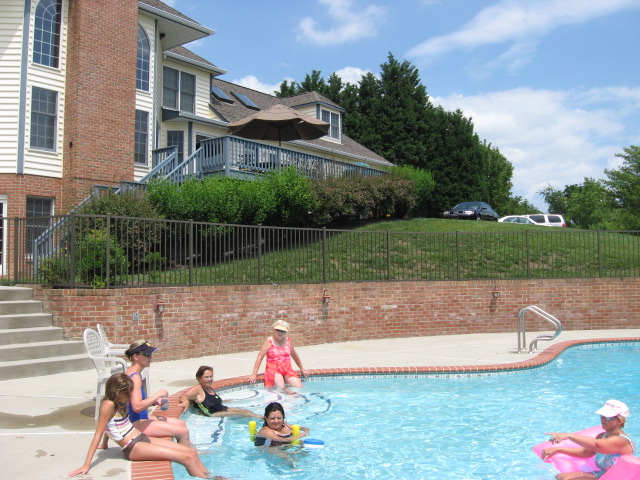 617x456 pixels (148K)