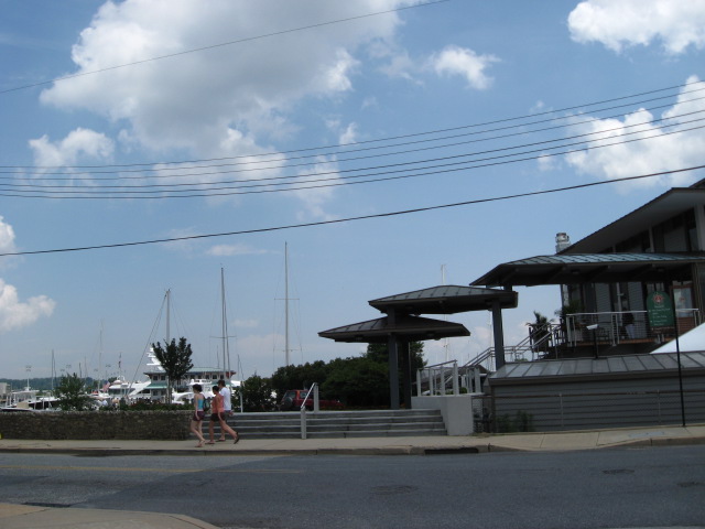 617x456 pixels (87K)