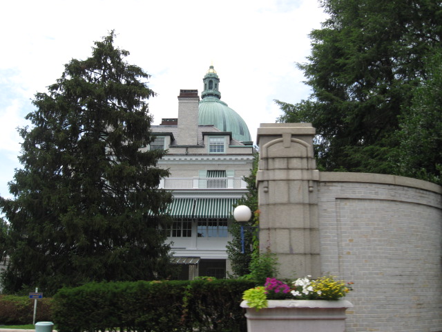 617x456 pixels (119K)