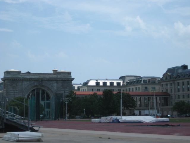 617x456 pixels (67K)