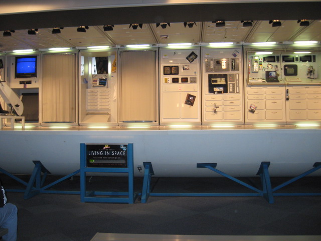 617x456 pixels (95K)