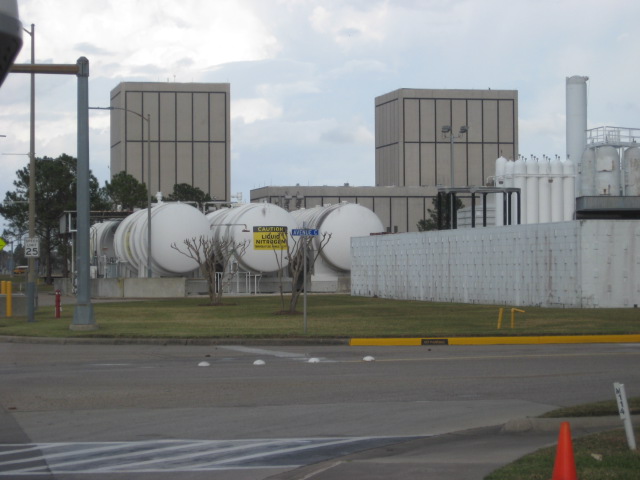 617x456 pixels (79K)