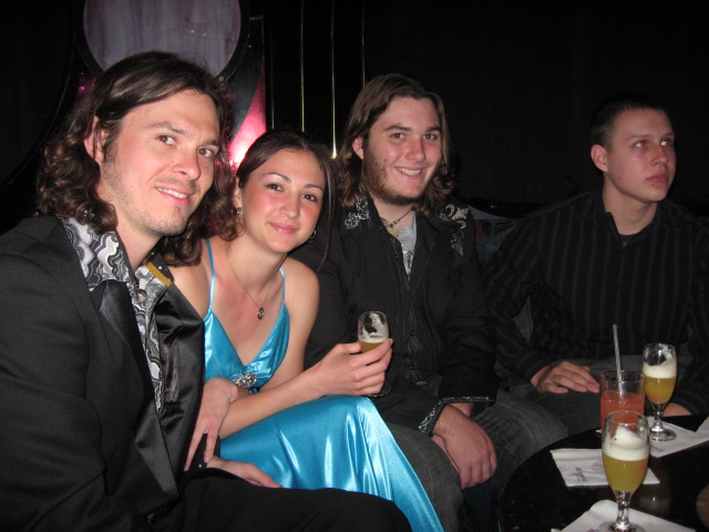 617x456 pixels (99K)