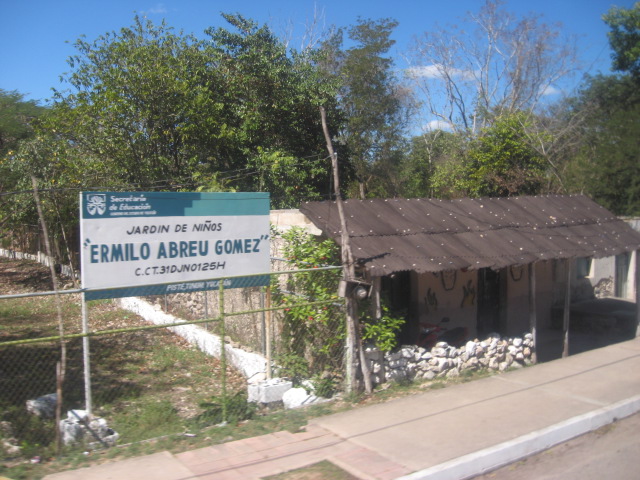 617x456 pixels (143K)