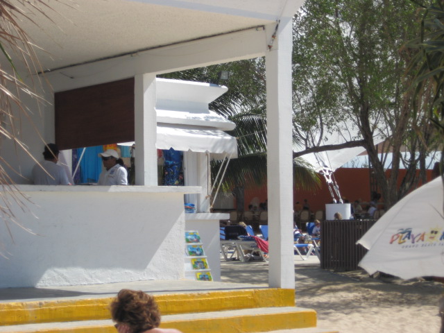 617x456 pixels (114K)