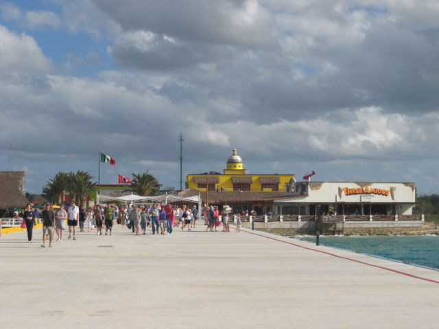 617x456 pixels (79K)