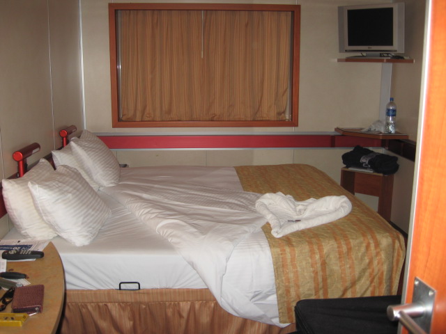 617x456 pixels (87K)