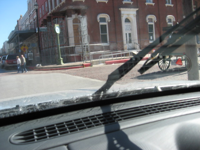 617x456 pixels (102K)