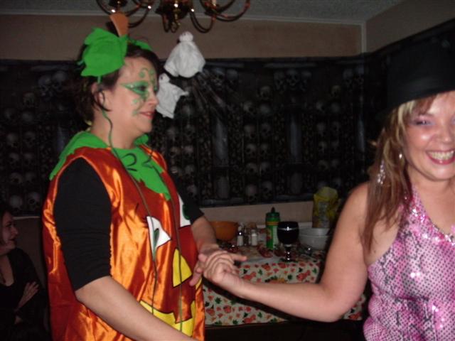 618x457 pixels (47K)