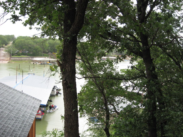 617x456 pixels (178K)