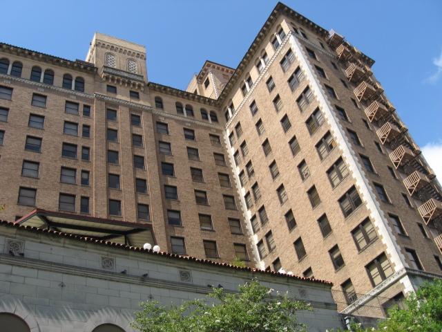 618x457 pixels (70K)