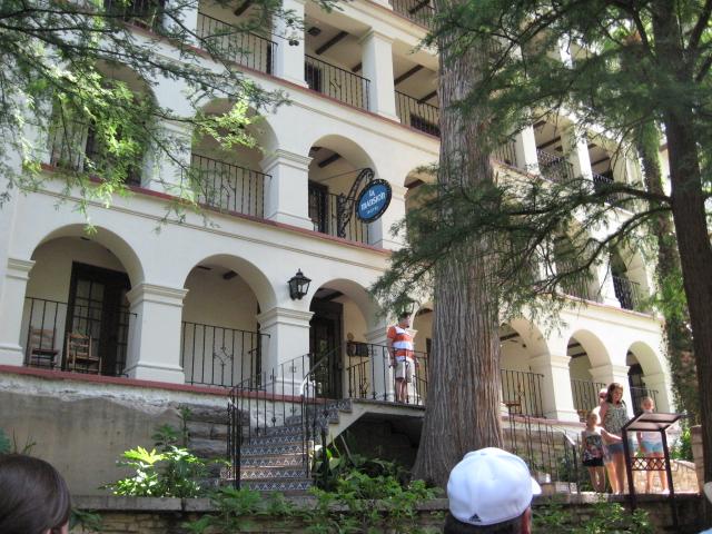 618x457 pixels (80K)