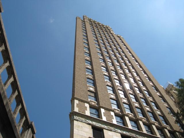 618x457 pixels (53K)