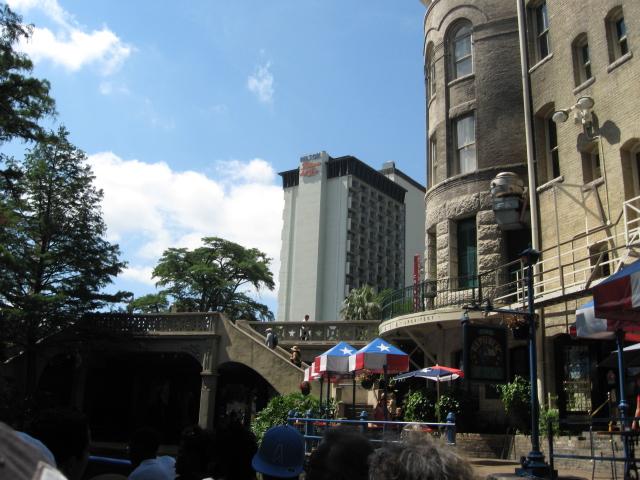 618x457 pixels (61K)