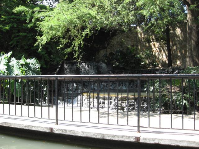 618x457 pixels (84K)