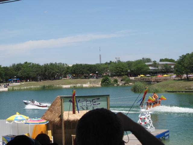 618x457 pixels (43K)