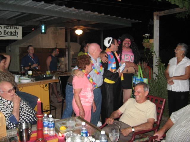 618x457 pixels (58K)