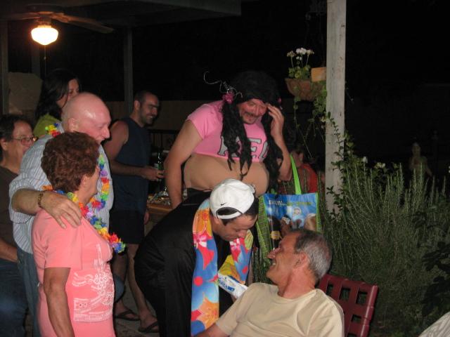 618x457 pixels (47K)