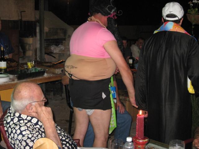 618x457 pixels (48K)