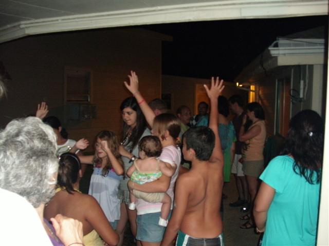 618x457 pixels (42K)