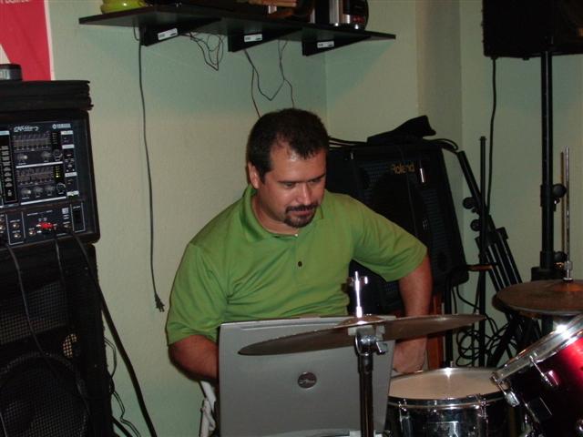 618x457 pixels (45K)