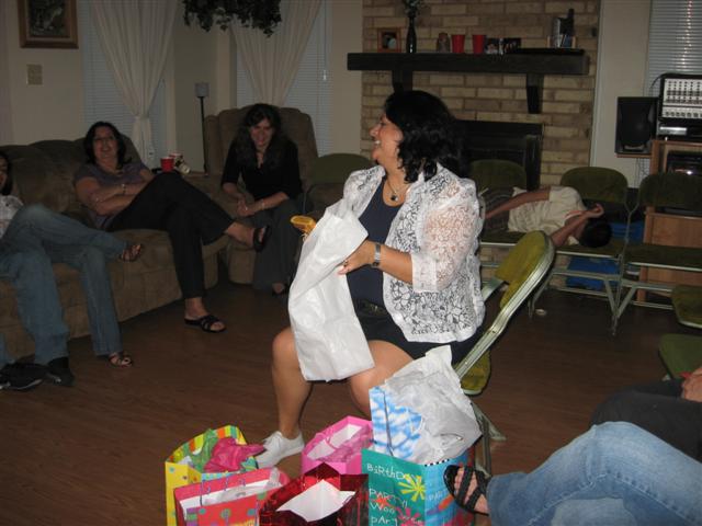 618x457 pixels (47K)